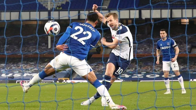 Kane i Sigurdsson pogađali po dva puta