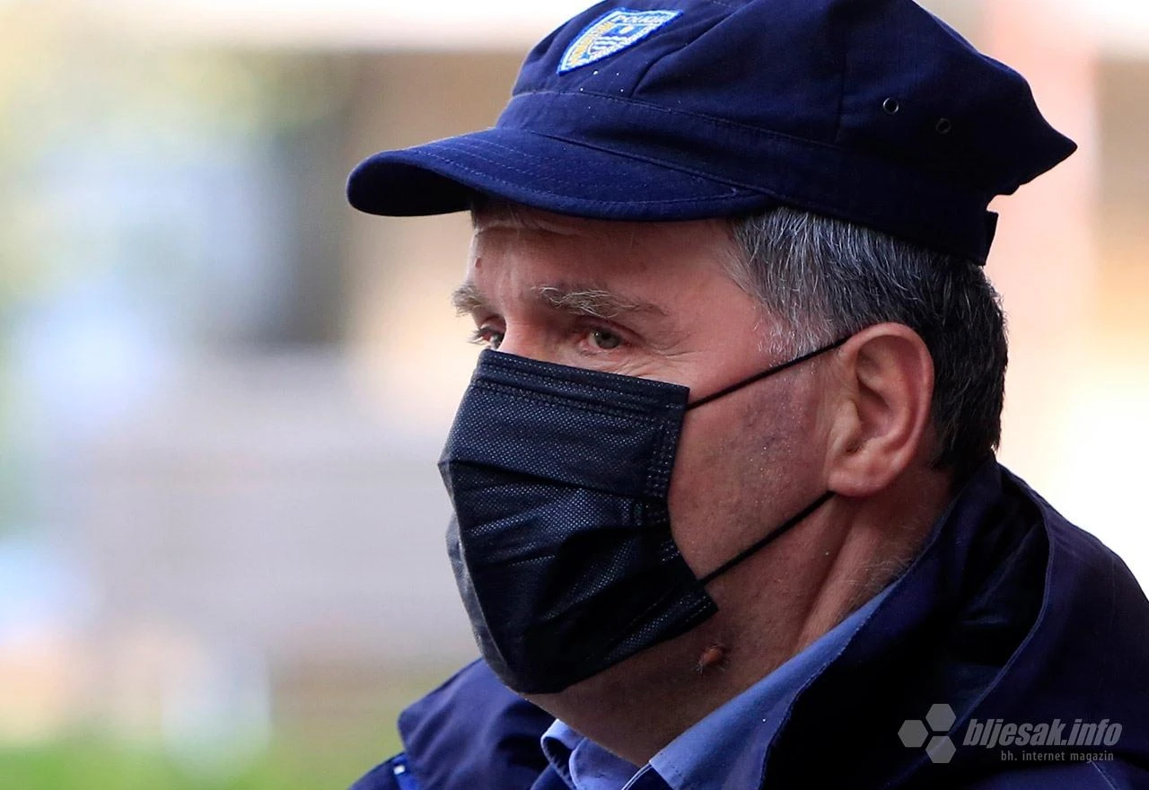 I policajci plaču: ''Mostarska policija mito i korupcija!" - ispred policije