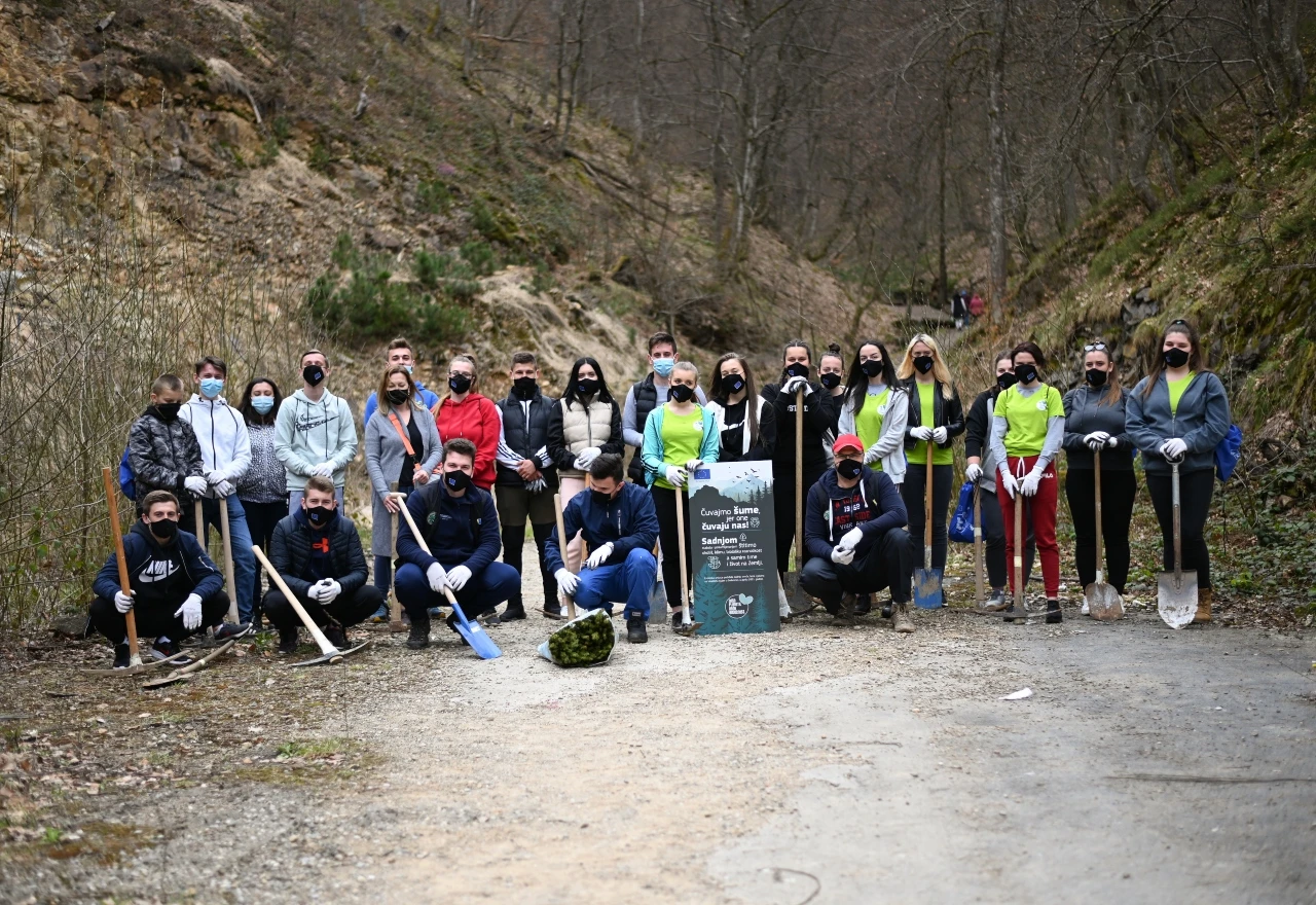 Mladi zasadili više od 6000 sadnica
