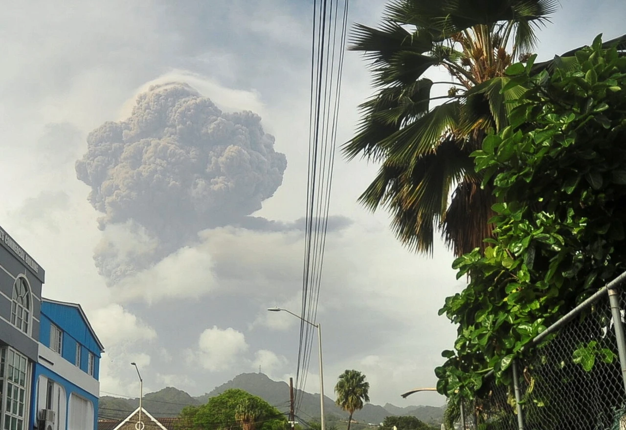 Više erupcija vulkana Soufrière, pepeo prekrio grad