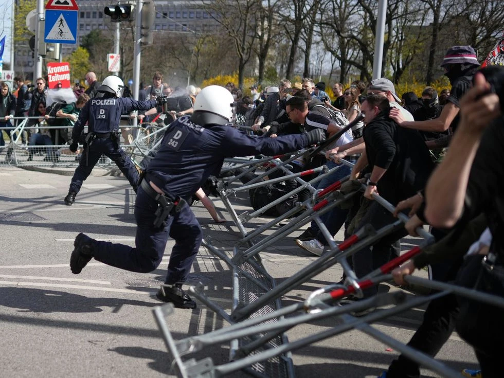 3000 ljudi na prosvjedima protiv mjera u Beču, policija uhitila 14 osoba