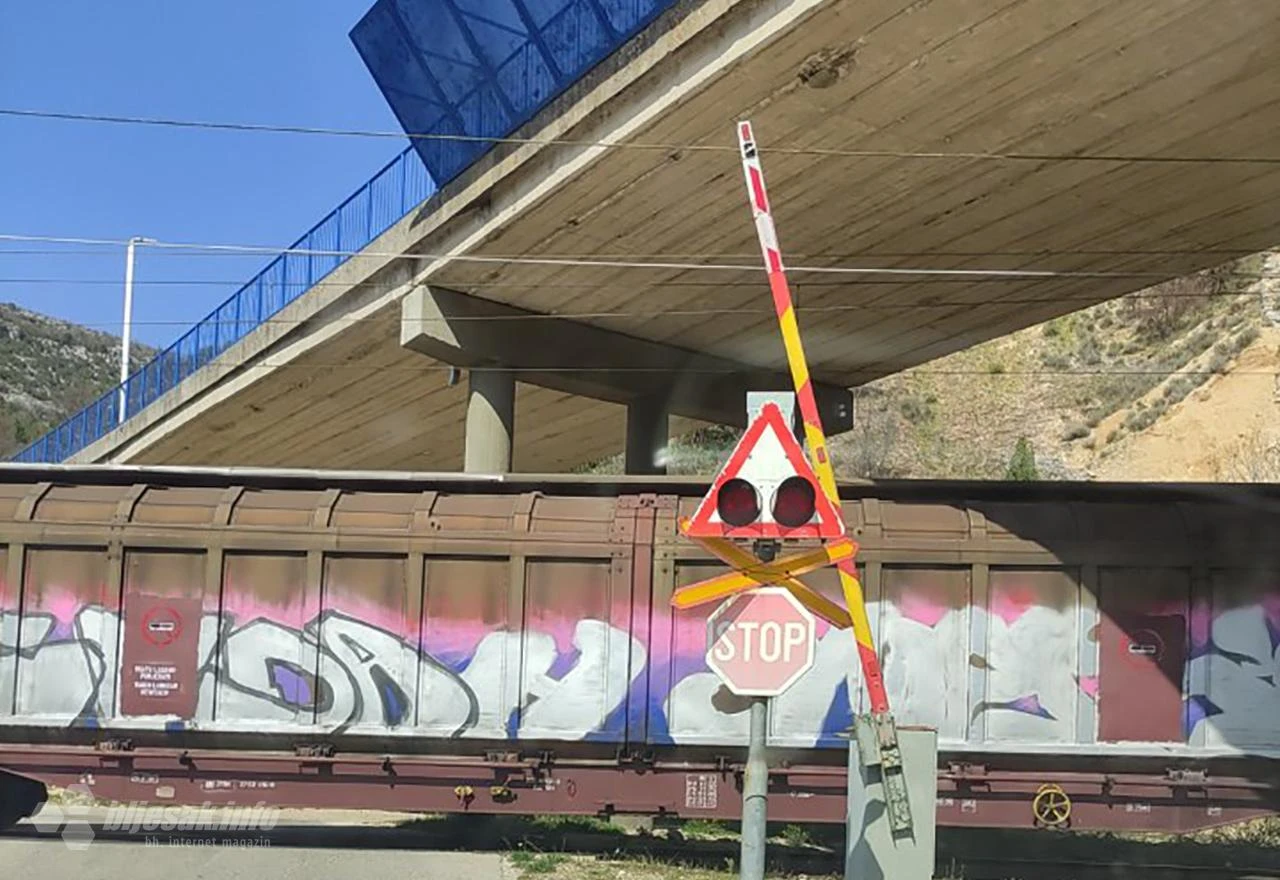 Mostar: Rampu na prijelazu uništio je nesavjesni vozač