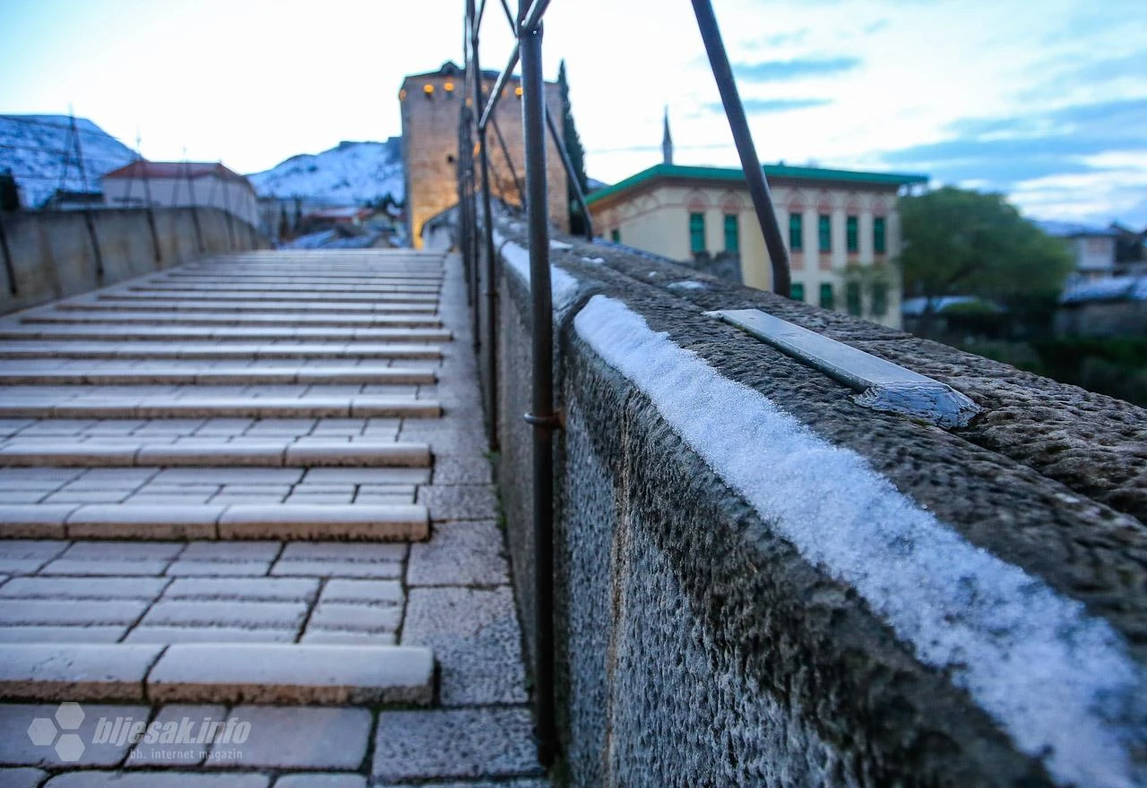 Ljepota Mostara omotanog bijelim pokrivačem u proljeće