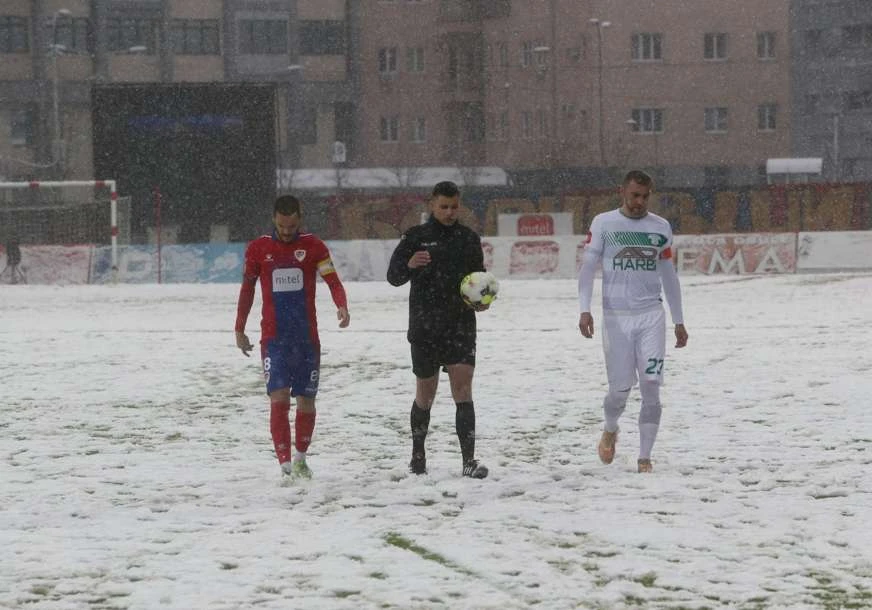 Odgoda na 24 sata: Snijeg "potjerao" Borac i Klis s terena
