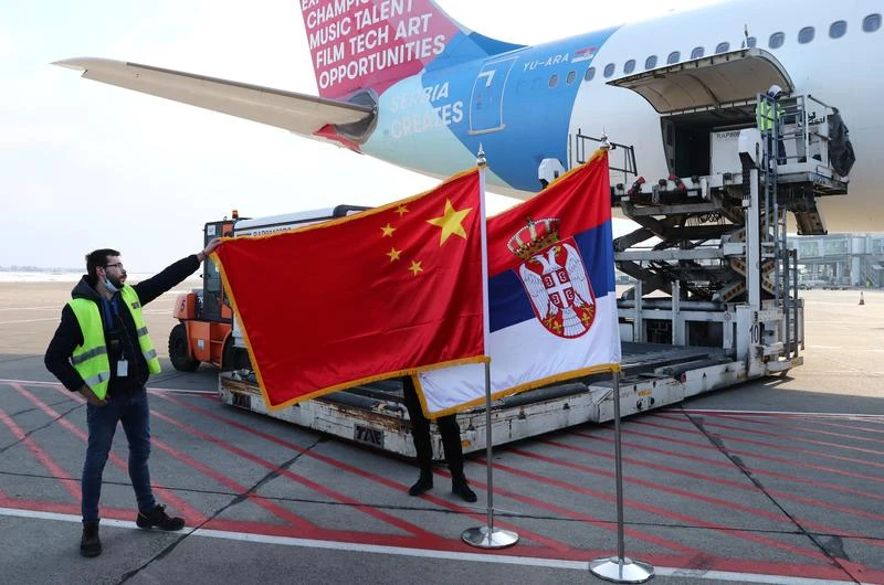 Dok mi čekamo hurme, u Srbiju stiglo pola milijuna doza kineskog cjepiva