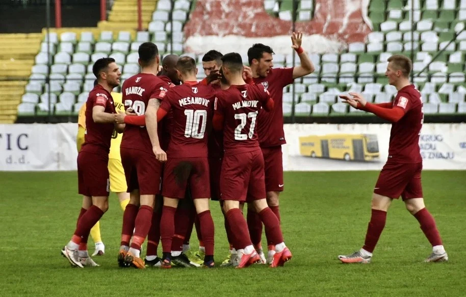 Fanimo pogodio za pobjedu, Široki promašivao zicere