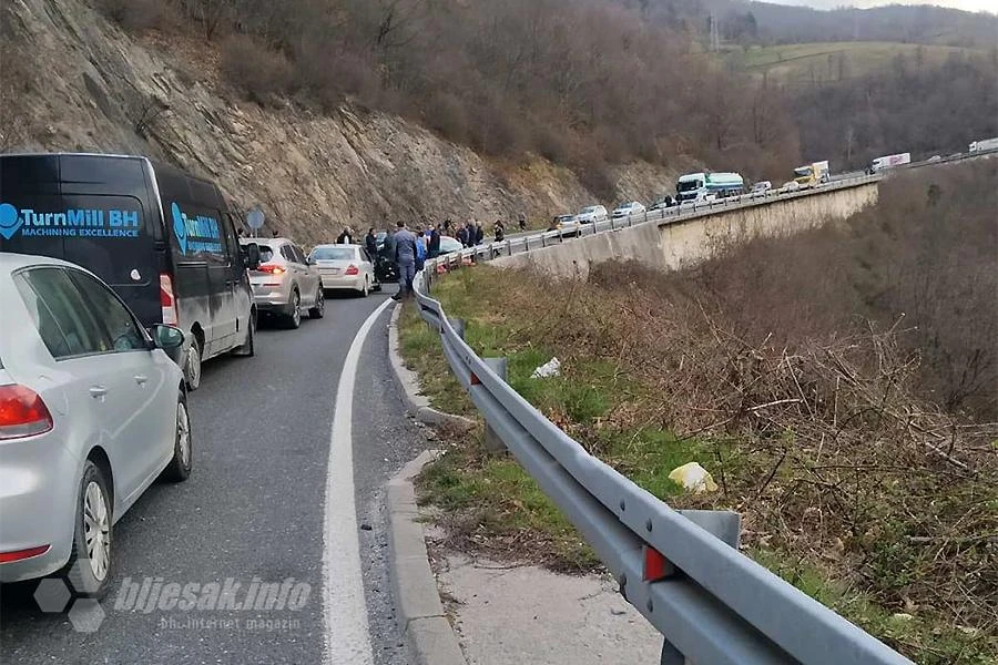 Sudar tri automobila kod Konjica 