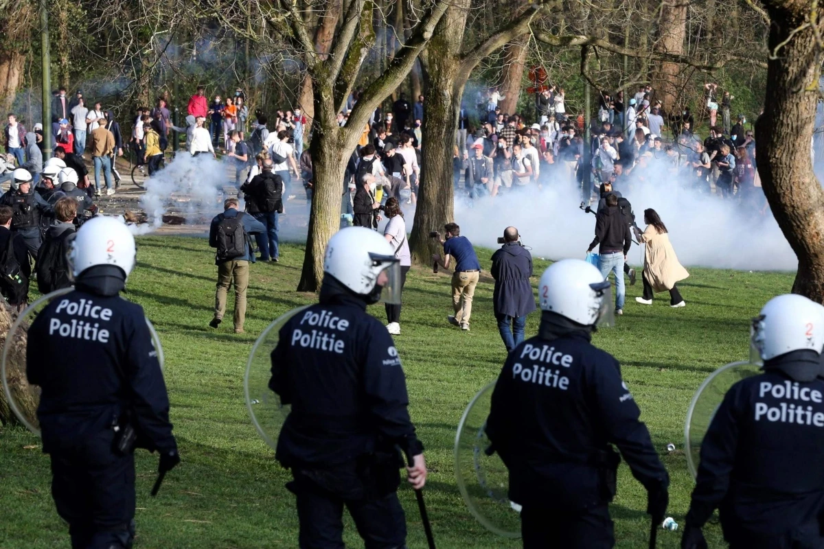 Policija vodenim topovima rastjerala zabranjeni skup u Bruxellesu