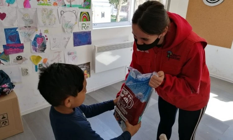 Malteški red podijelilo pakete djeci migranata