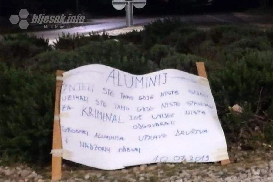 U Rodoču izvješen transparent ''grobarima Aluminija''