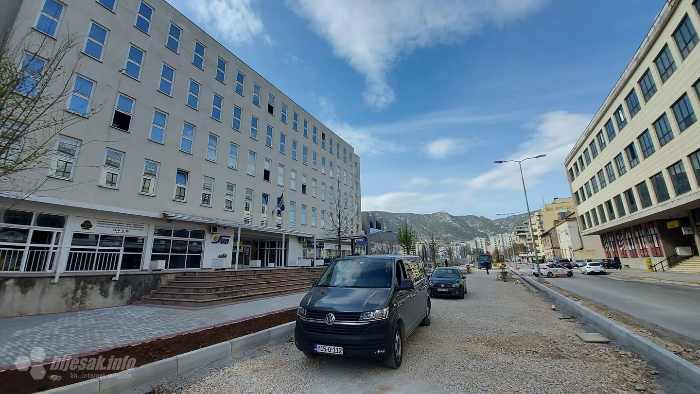 Mostar: Tražili novac i prijetili objavom snimki