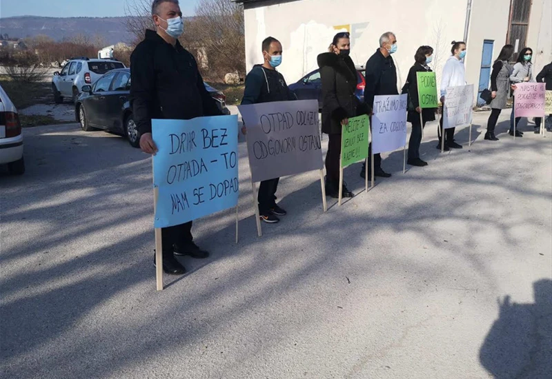 Drvarčani svečano ispratili otpad, odgovorni i dalje bez sankcije