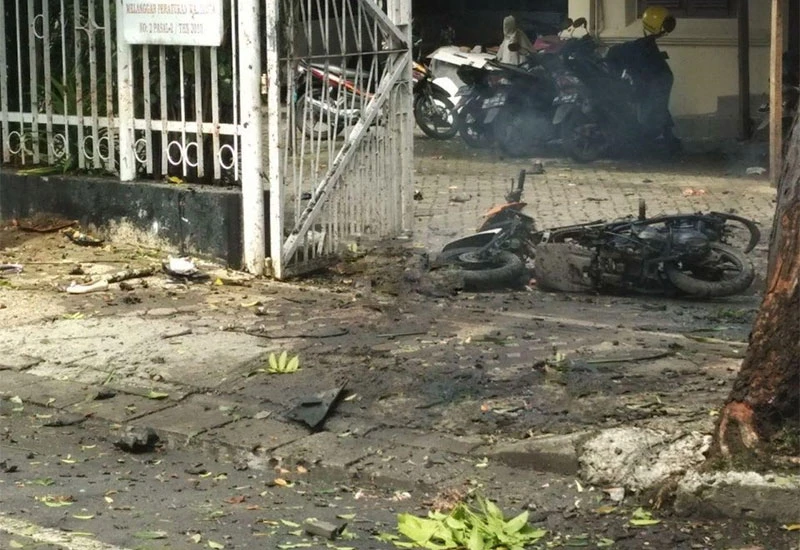 Bombaši samoubojice ubile 14 ljudi pred crkvom