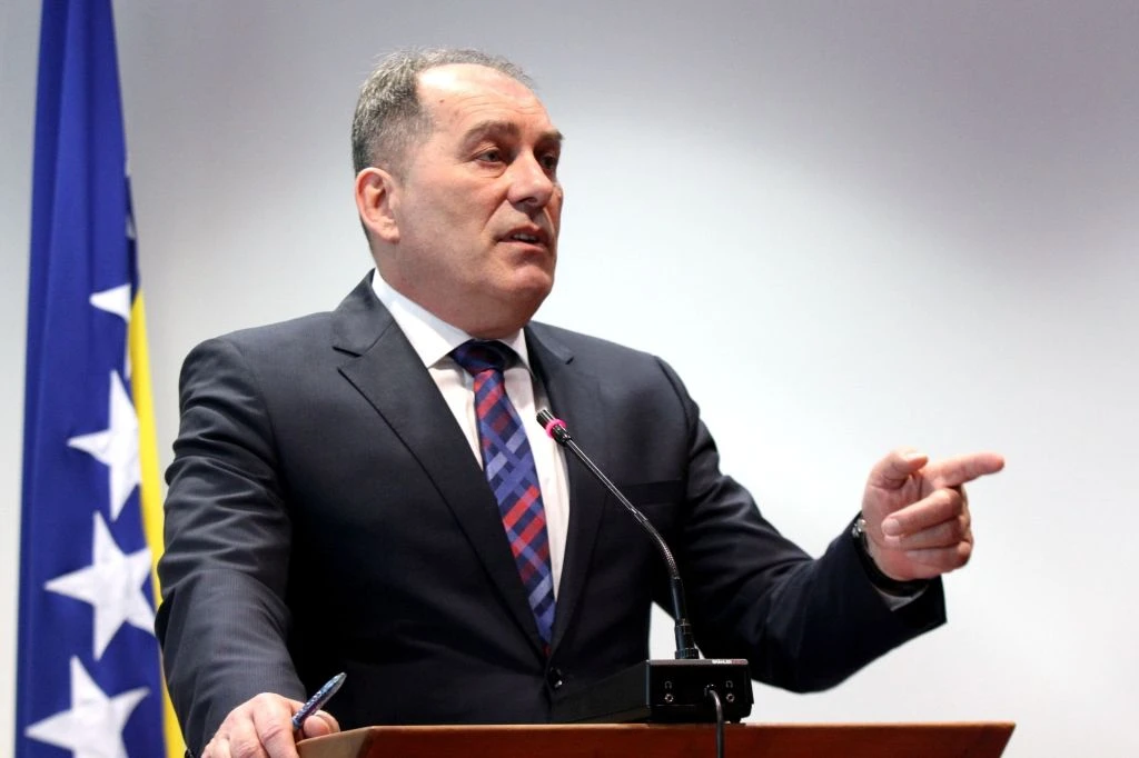 Mektić o radu parlamentaraca: Mlatimo praznu slamu