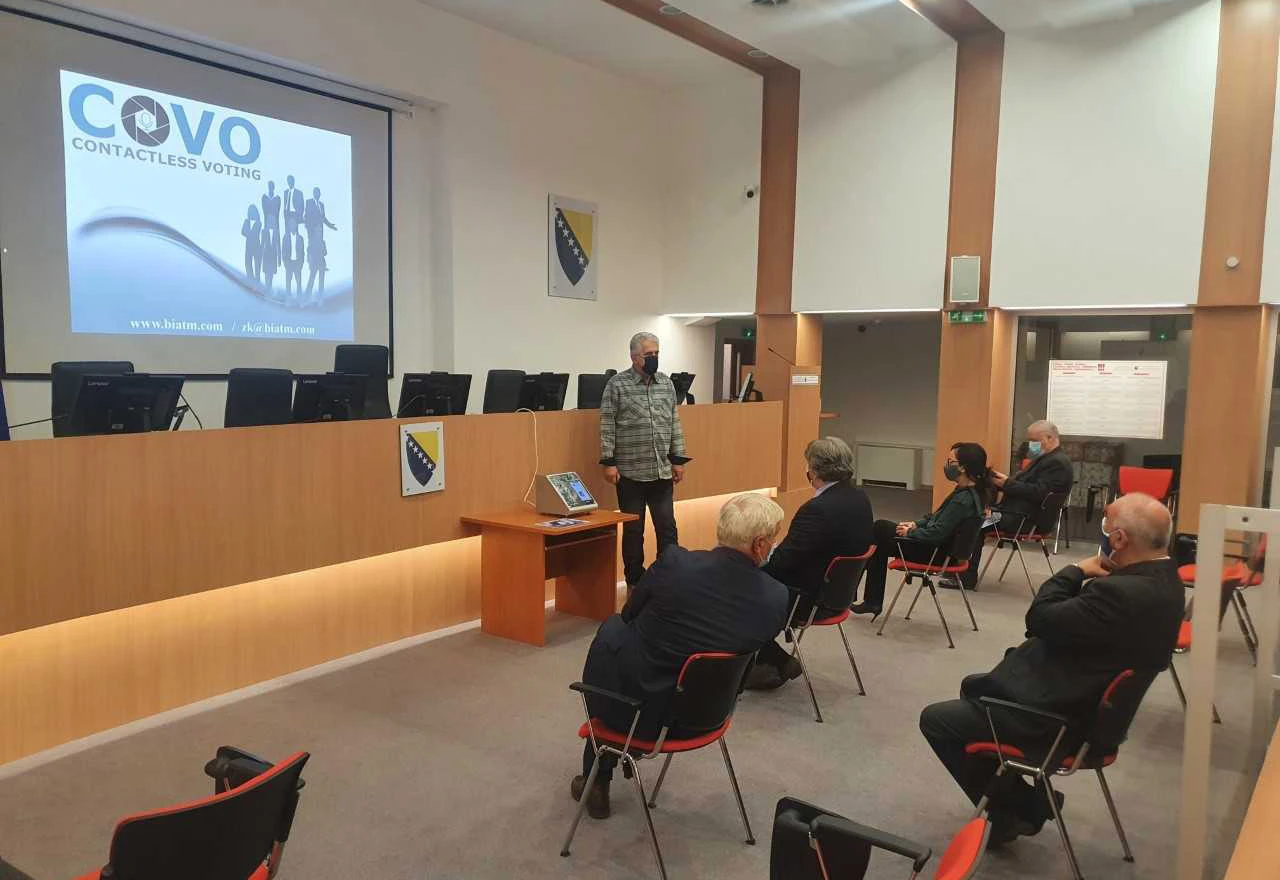 Izbornom povjerenstvu prezentiran 'čarobni stroj' za izbore