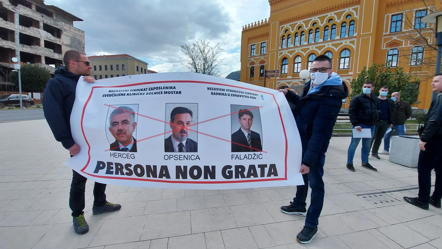 Još jedna prosvjedna šetnja Mostarom: 'Vlada se boji zdravstvenih radnika'