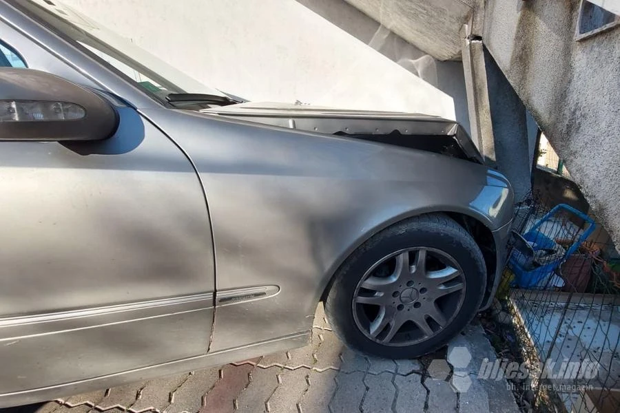 Mostar: Mercedesom u kuću