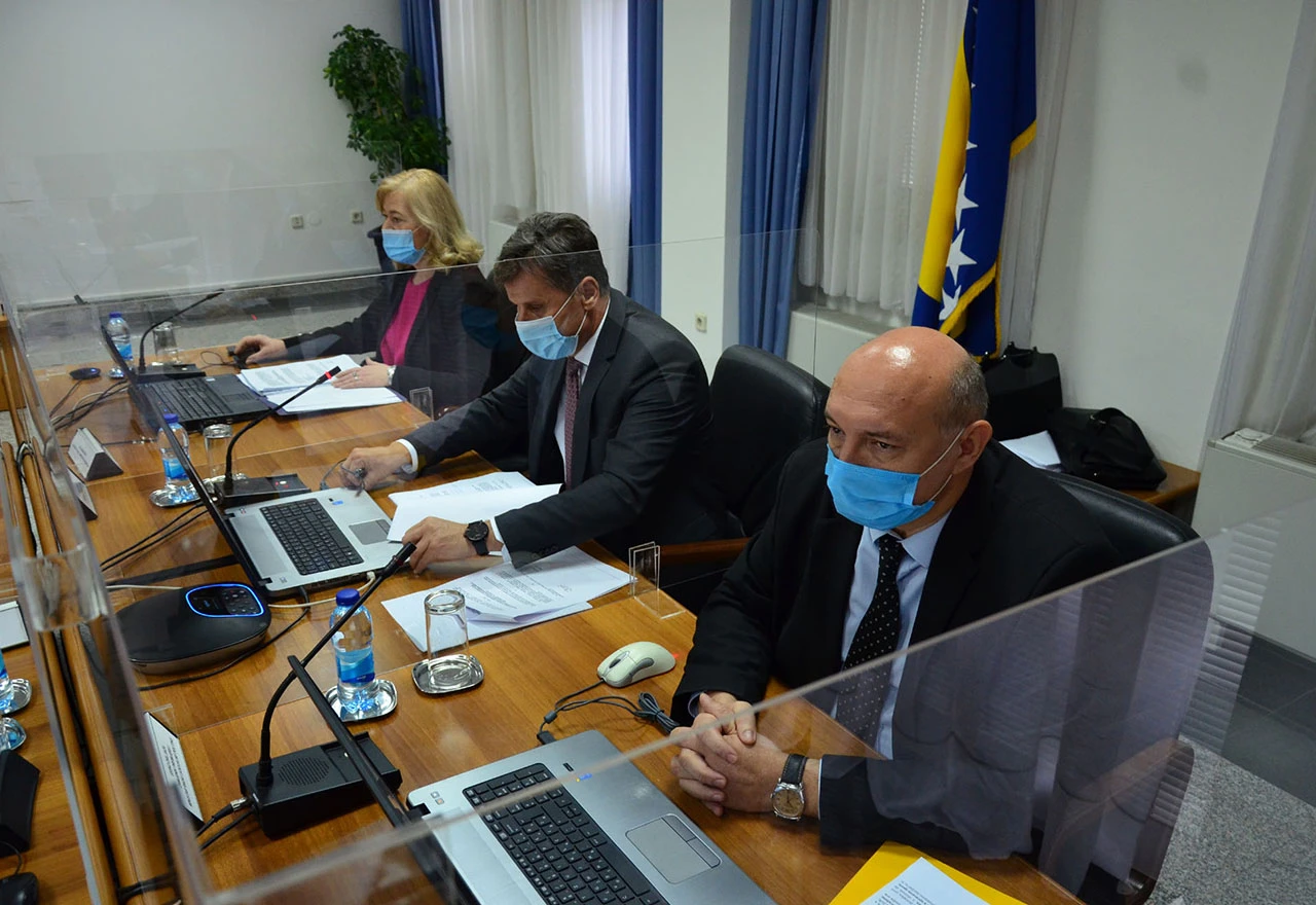 Federalna vlada pojačava mjere uz pomoć županijskih?