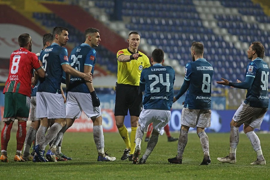 Smijenjena kompletna sudačka komisija!