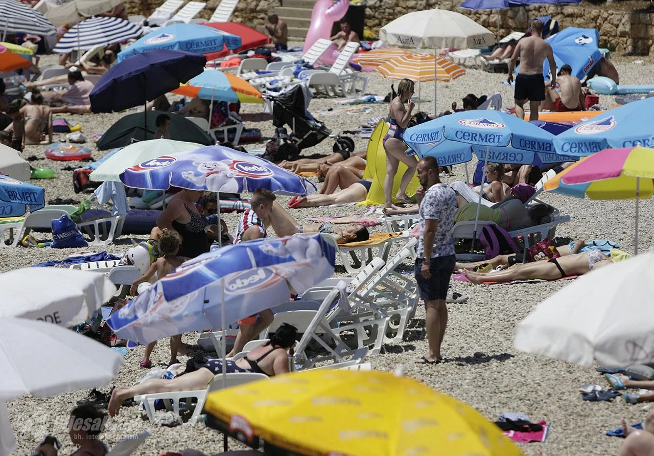 Neum zbog problema s granicom RH poziva turiste iz Srbije da ljetuju u toj općini
