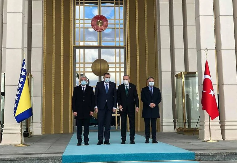 "Merhaba asker" za Dodika u Ankari