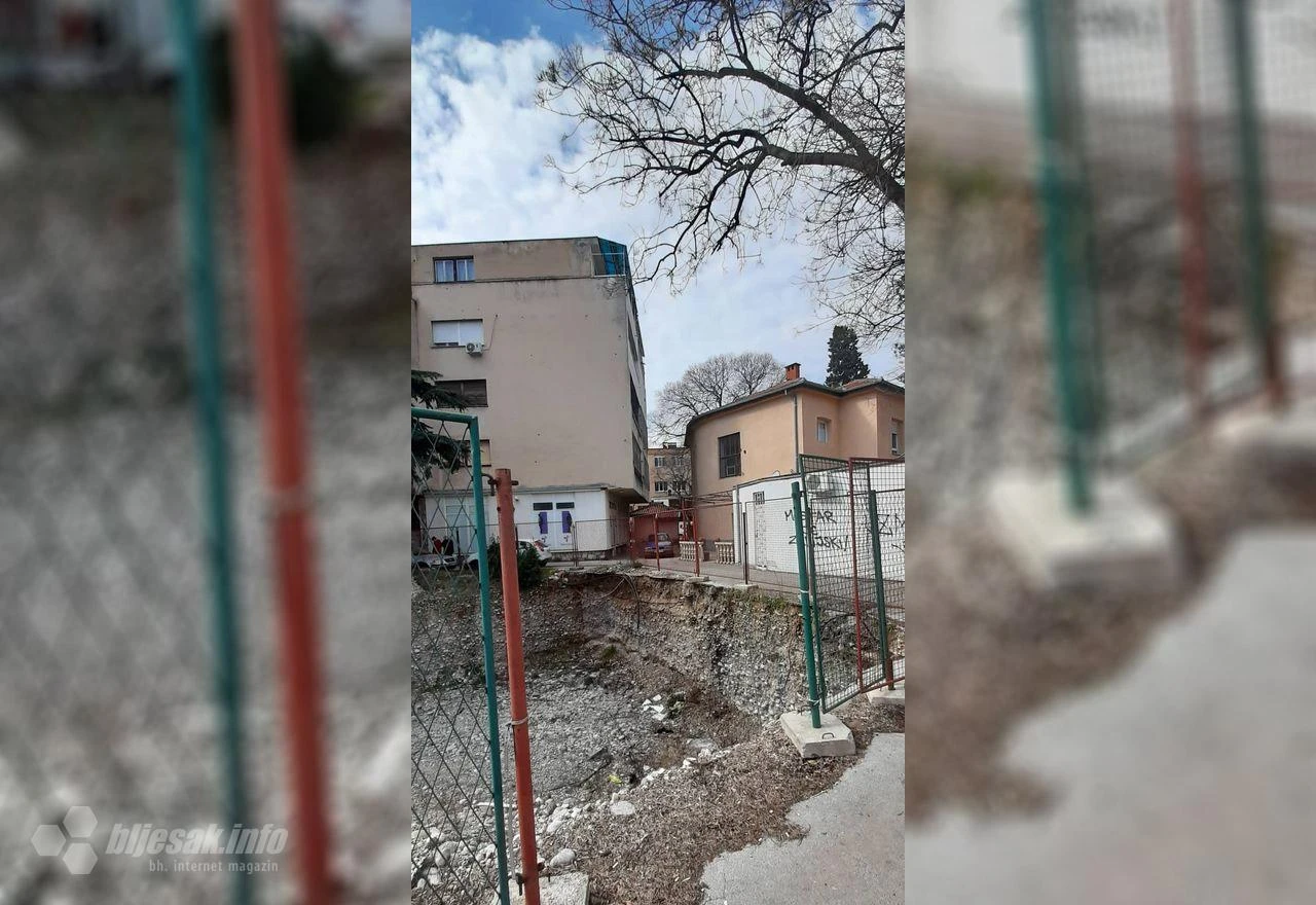 Mostarska rupa postala opasna za prolaznike