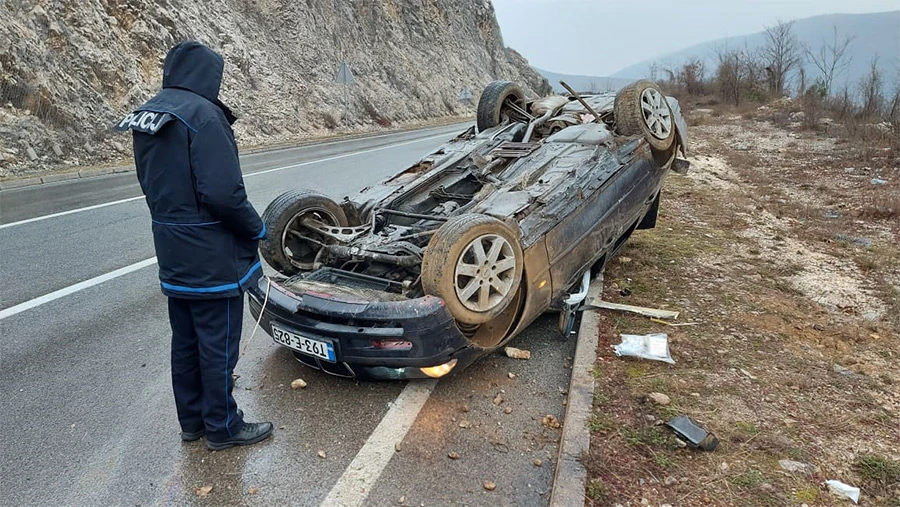 Žovnica: BMW završio na krovu, nema ozlijeđenih