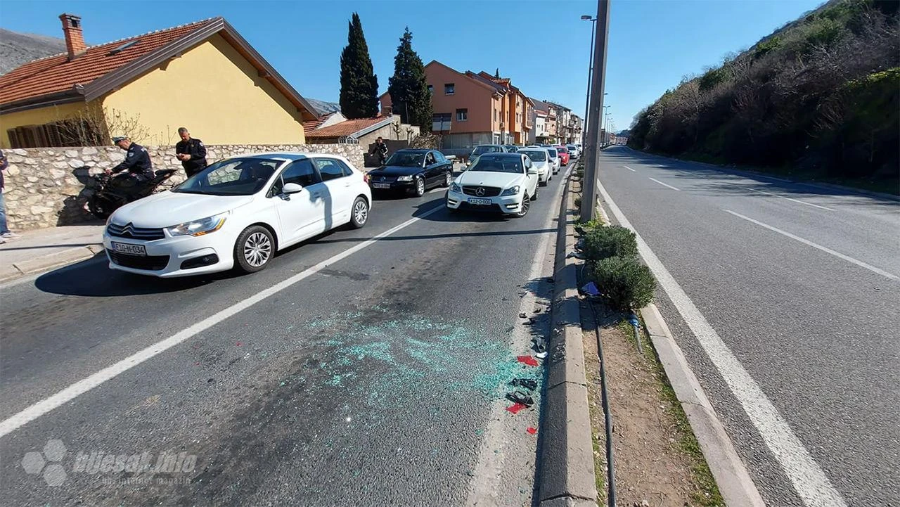 Mostar: U lančanom sudaru ozlijeđene dvije osobe