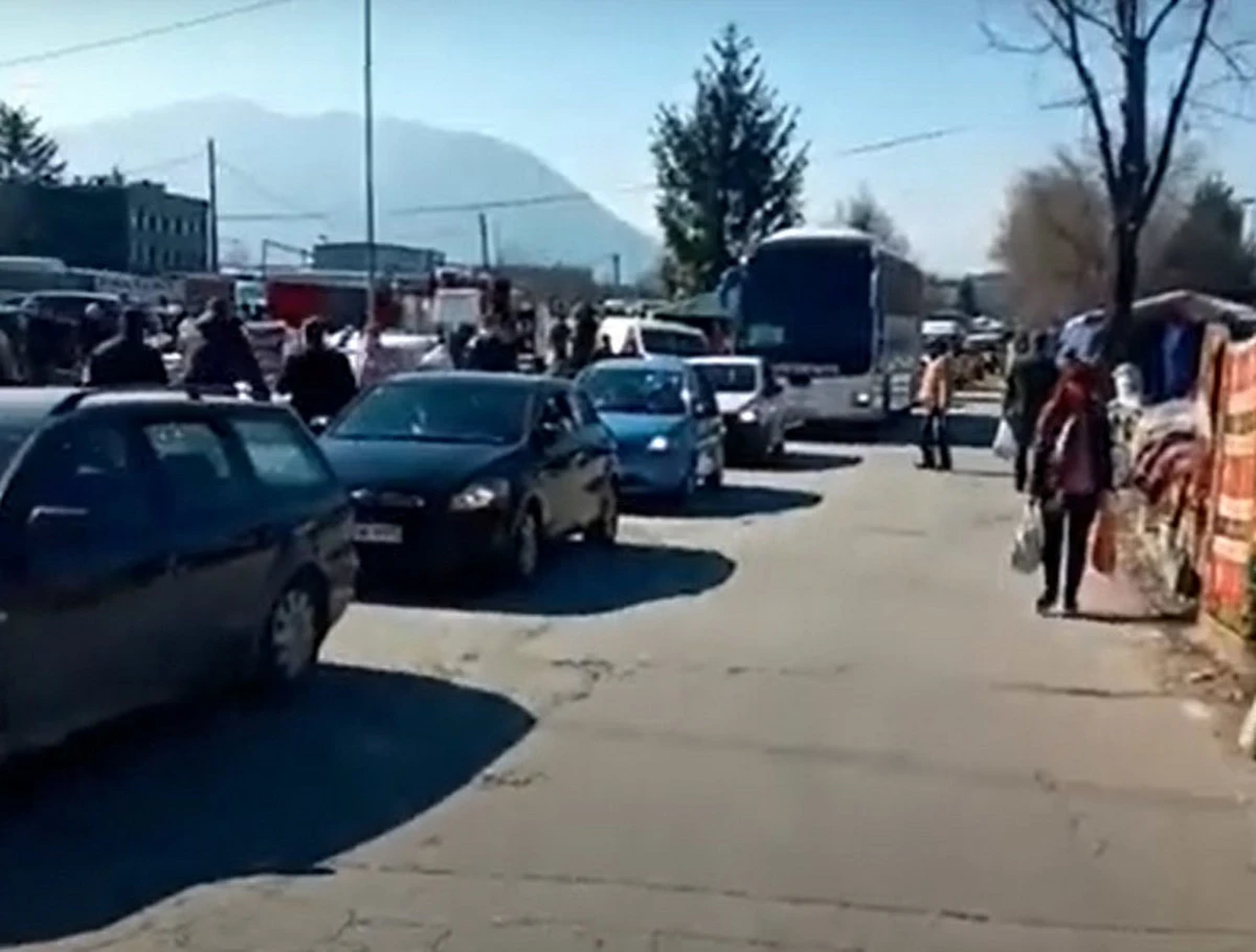 Tisuće ljudi na okupu: Policija ispraznila tržnicu u Sarajevu