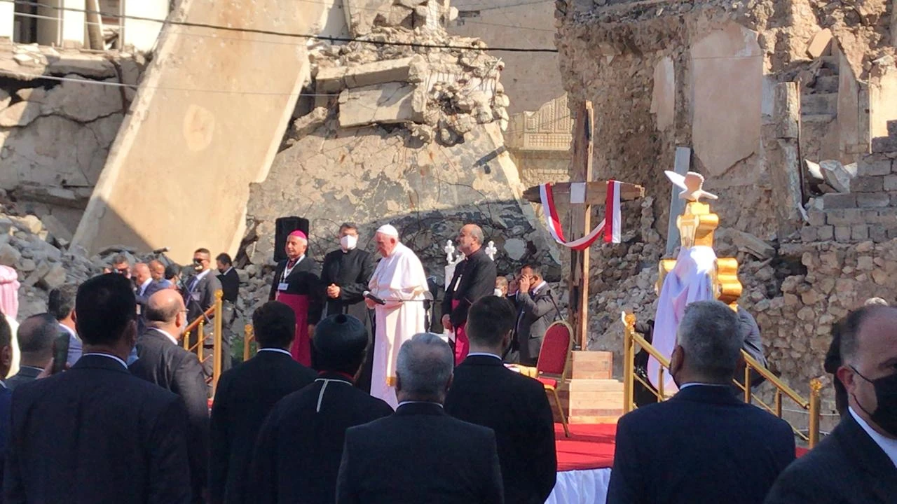 Papa Franjo posjetio uništeni irački grad Mosul