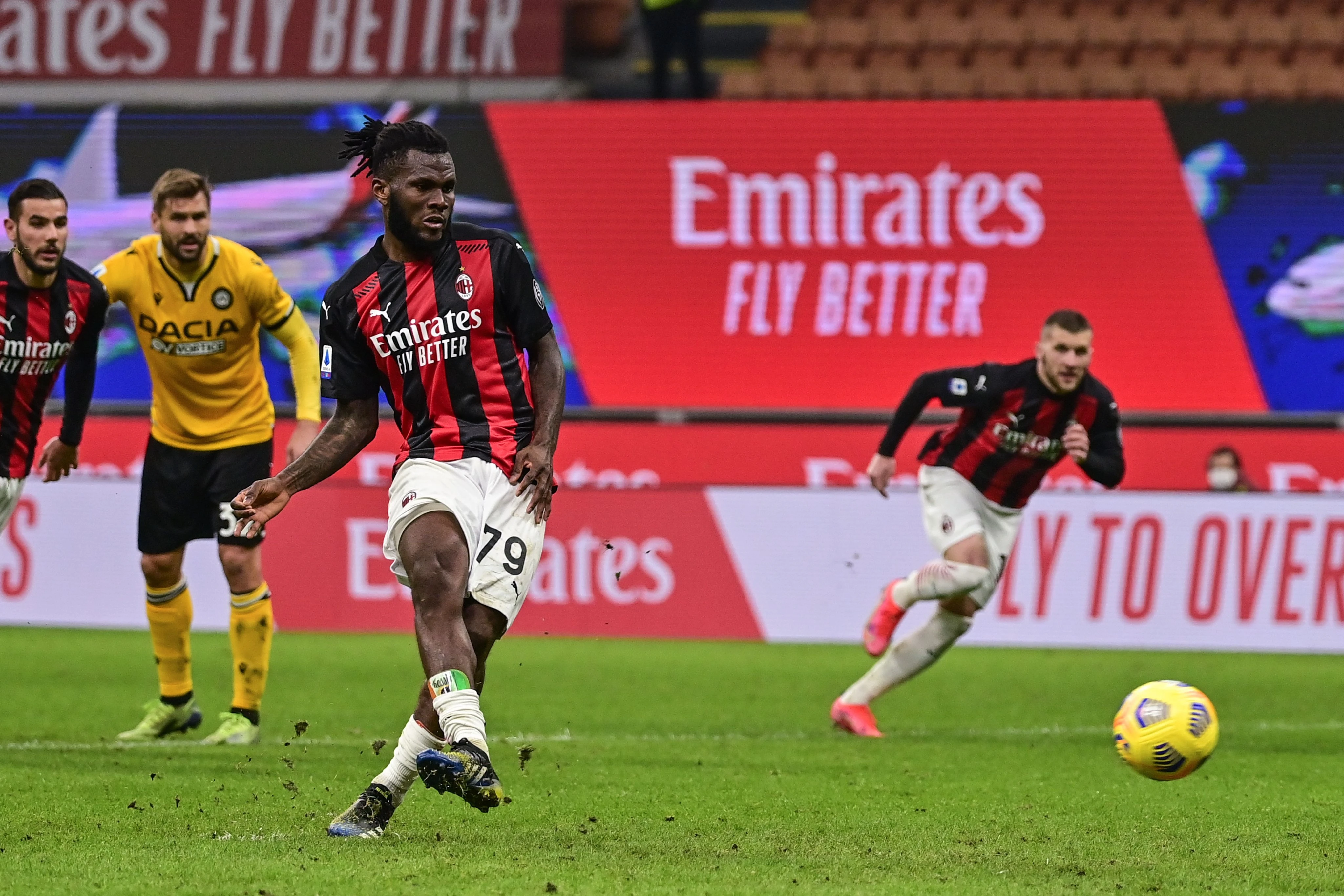 Milan u 97. minuti do boda iz penala; Petarda Atalante