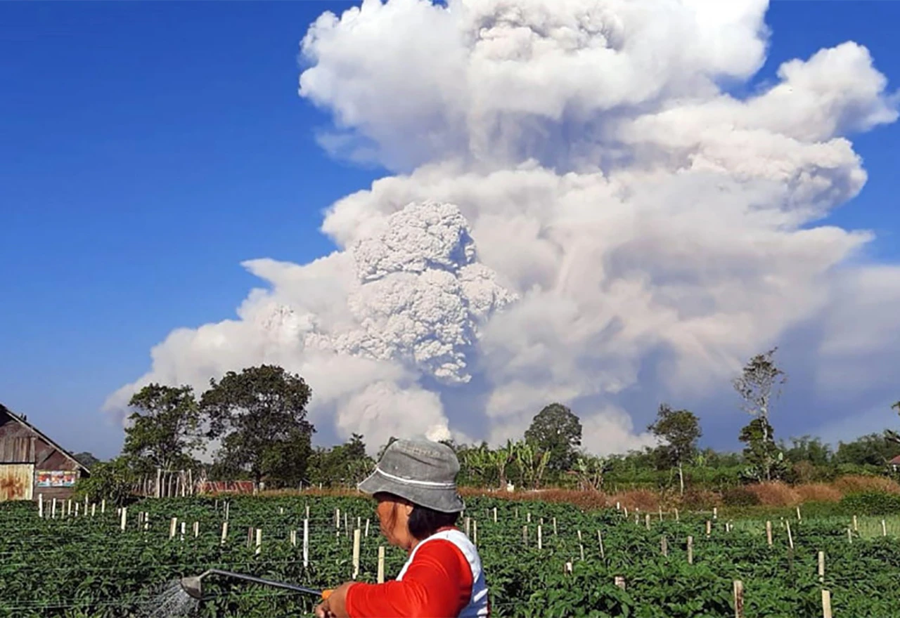 Eruptirala dva vulkana u Indoneziji, prizori ostavljaju bez daha