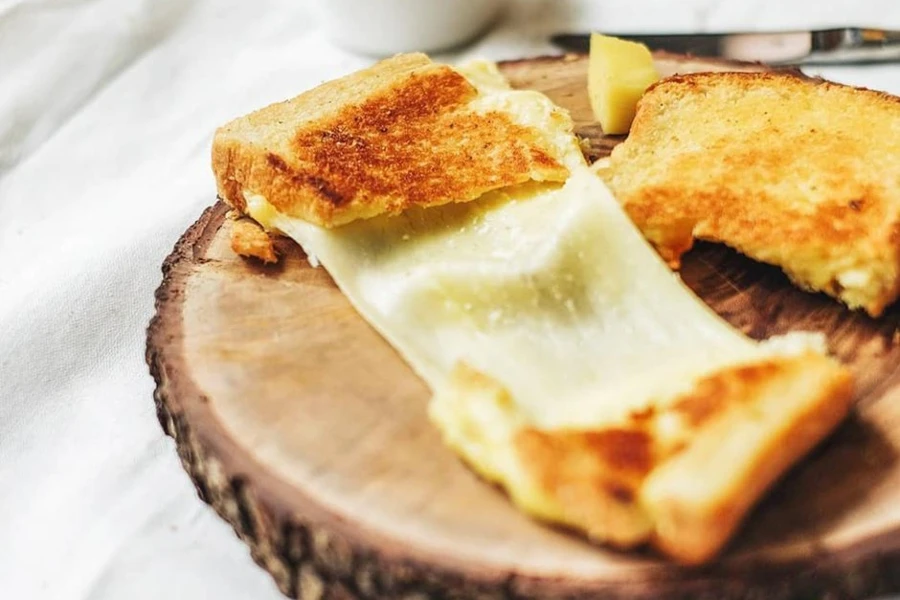 Isprobajte recept za tost sa sirom iz tave: Sjajan okus daje jedan novi sastojak