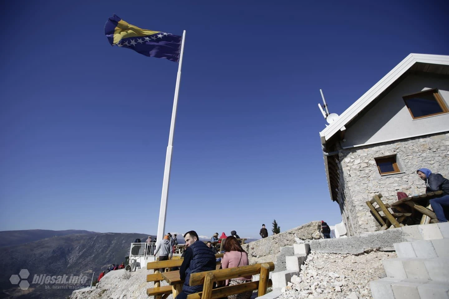 Mostarci sunčani dan iskoristili za šetnju i druženje na Fortici