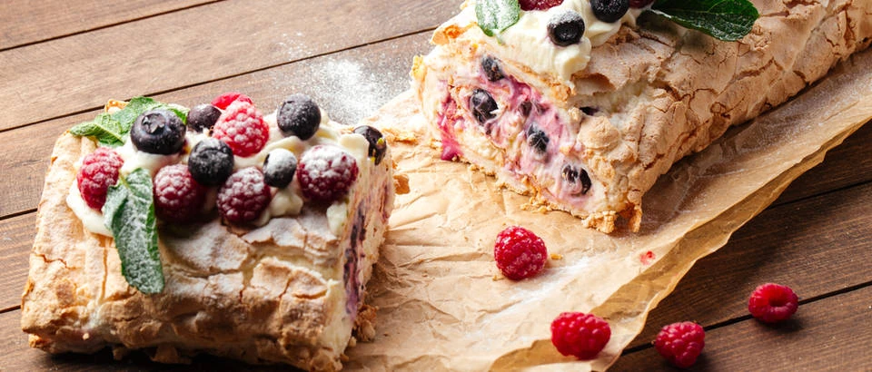 Pavlova rolada s voćem po izboru