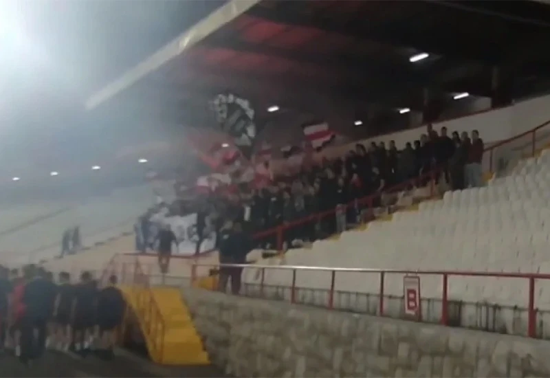 Ultrasi bakljadom i navijanjem podržali Plemiće pred Krupu