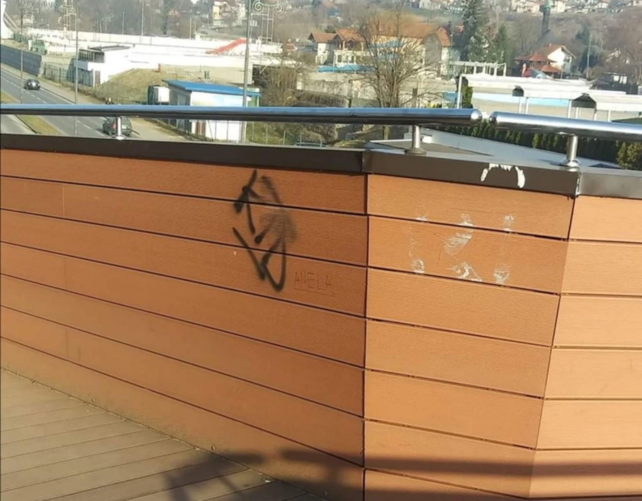 Tuzla: Uklonjena ploča s imenom Balaševića