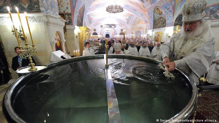 Rumunjska pravoslavna crkva odbija promijeniti ritual krštenja nakon smrti bebe
