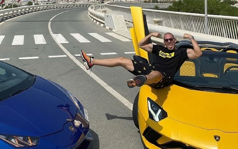 Policija oduzela Baki Prasetu Porsche
