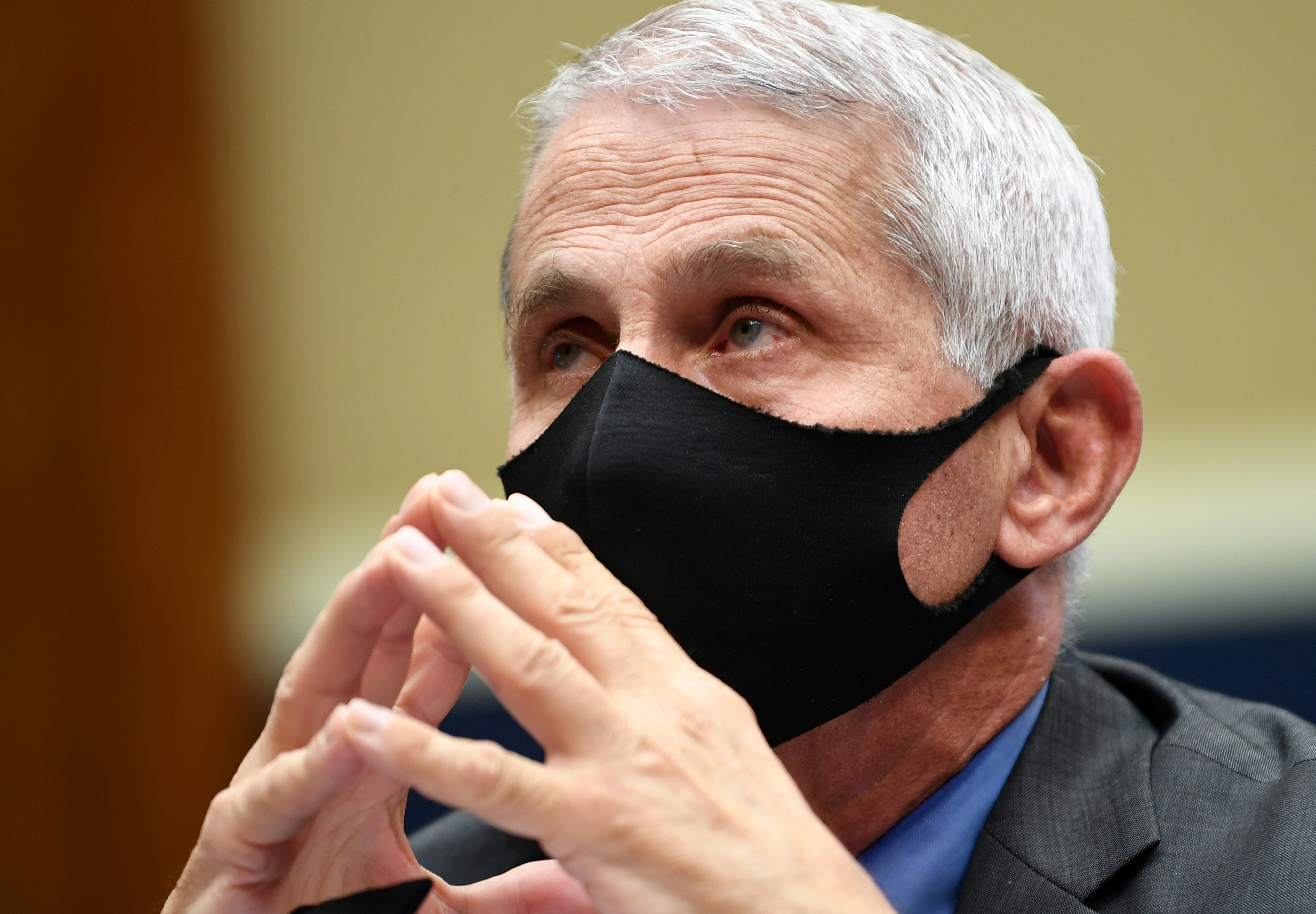 Fauci: Moguće da ćemo nositi maske i 2022.