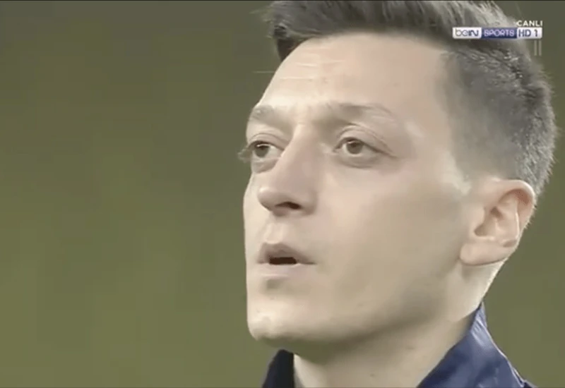 Propjevao: Mesut Özil snimljen kako pjeva tursku himnu