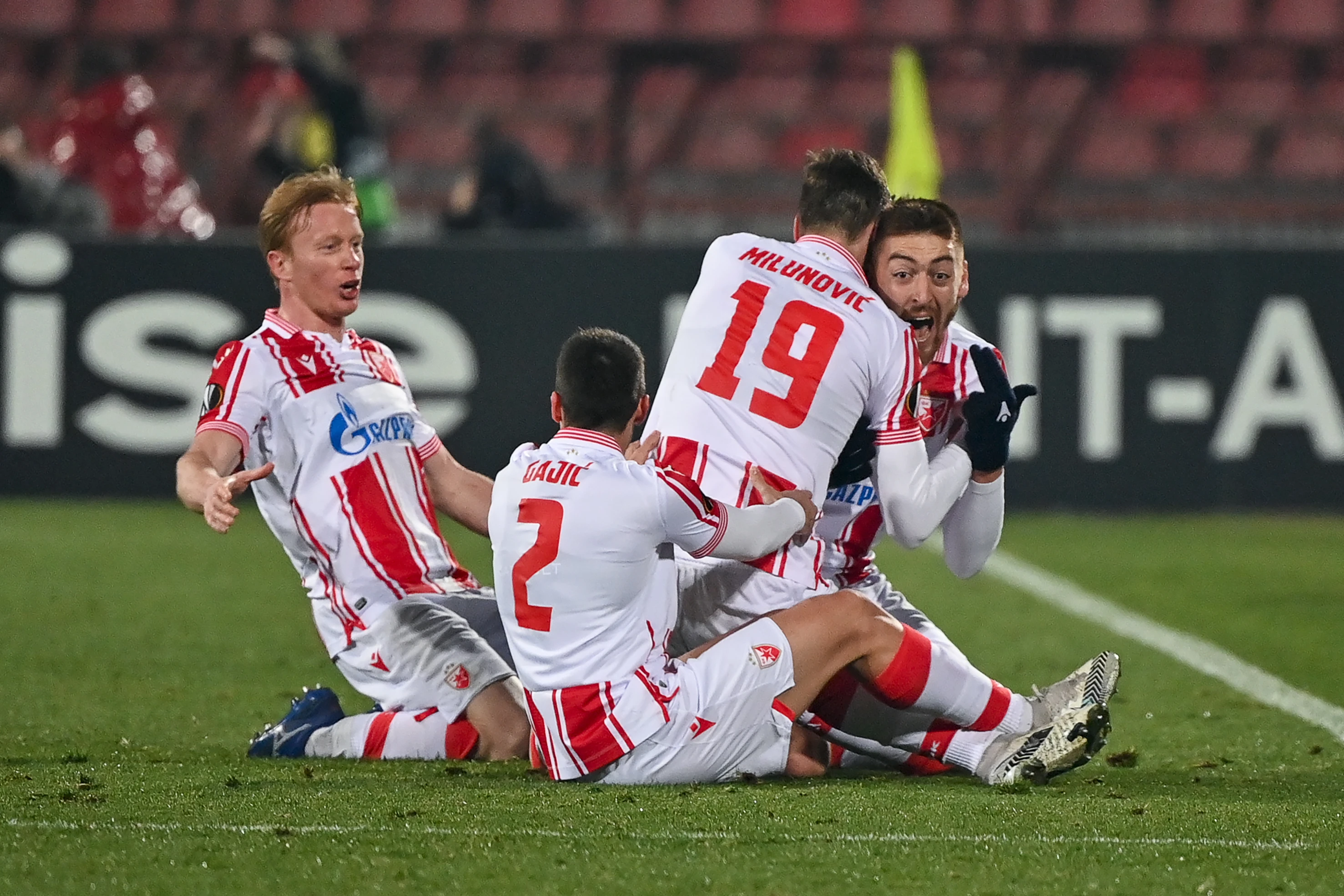 Crvena Zvezda s igračem manje u 93. minuti do remija protiv Milana