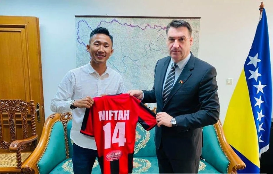 Nogometaš iz Indonezije "plaća" da bi igrao u tuzlanskoj Slobodi!