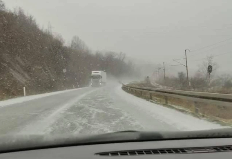 Poledica u višim predjelima, te na mostovima i prilazima tunelima