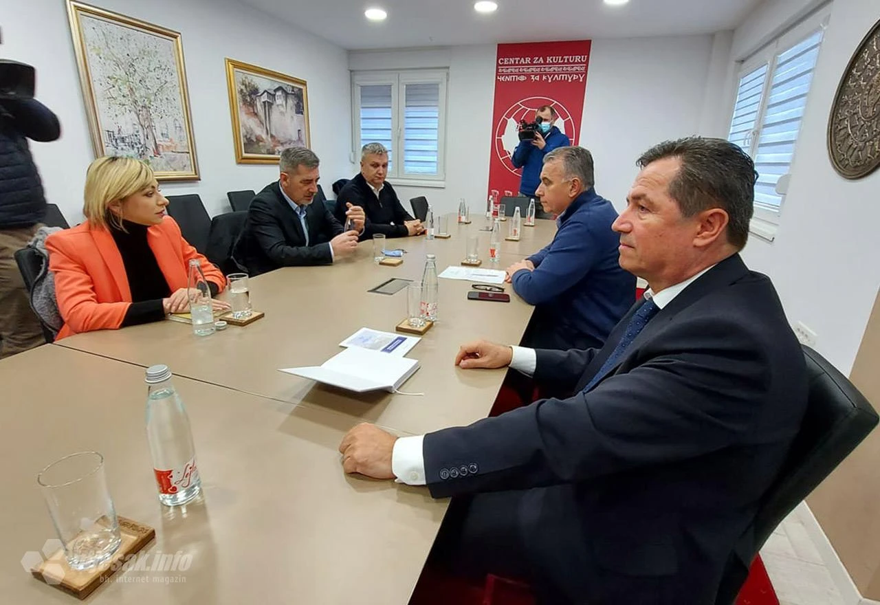 Nakon 'sastanka za ruke': Zakuhalo se, moguć prekid sjednice