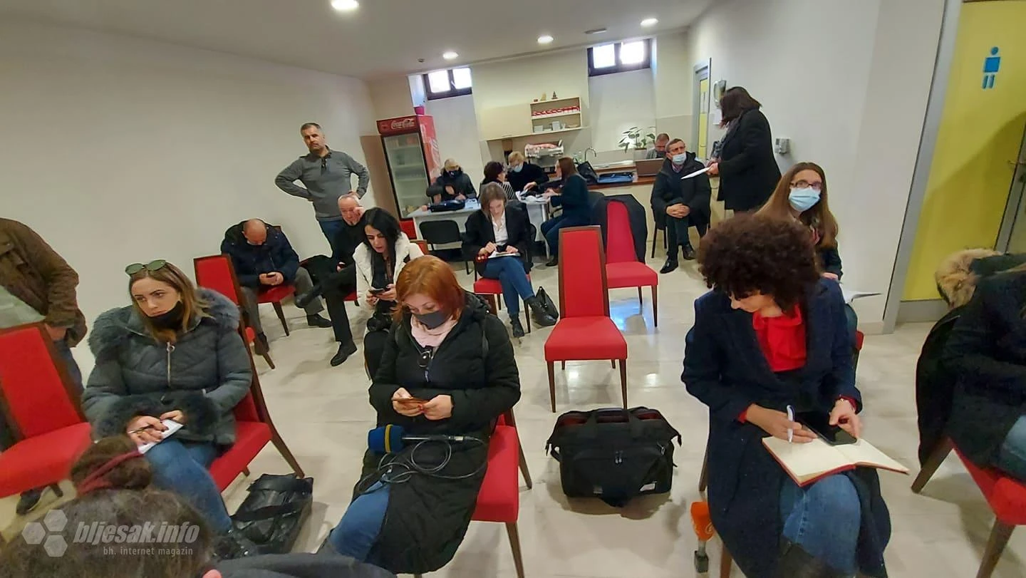 Novinare u Vijećnici smjestili u bife 