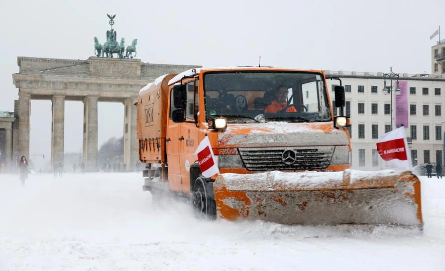 Polarni val i treći dan paralizirao Njemačku