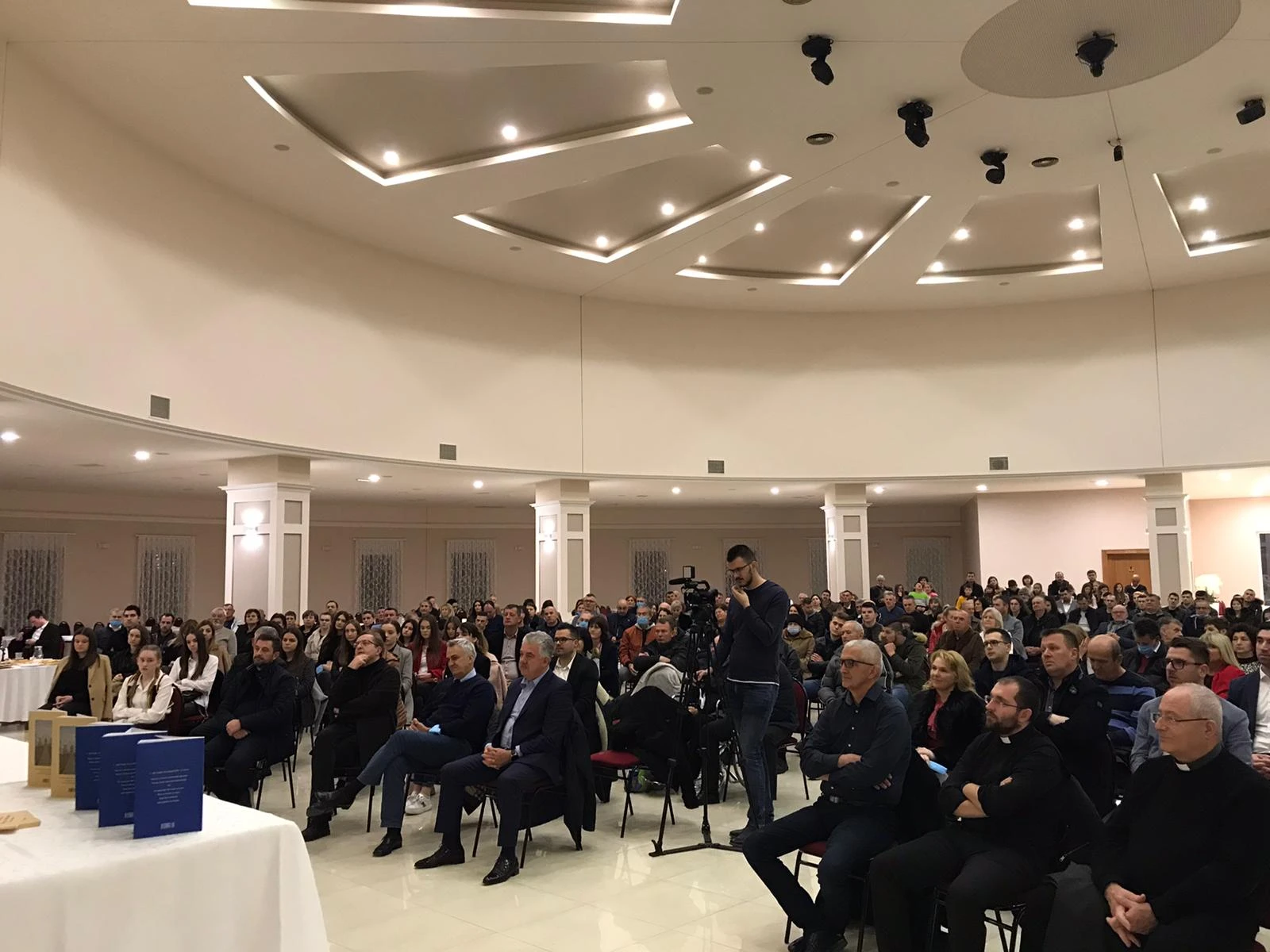 Svečano u Čitluku: Promovirane knjige ''Tragedija sretničkih svatova'' i ''Bog s tobom – Tebi na dar 1''