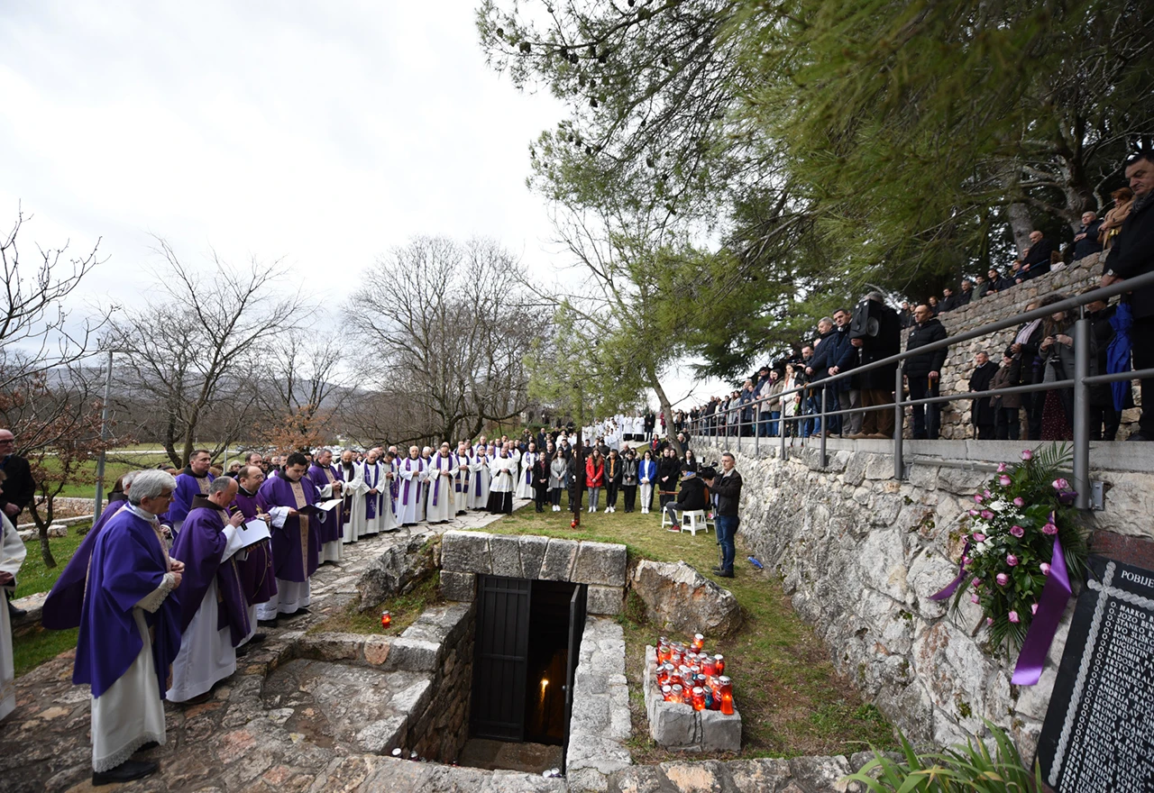 Zgarišta zločina postali svjetionici: Širokobriježani odali čast ubijenim hercegovačkim franjevcima