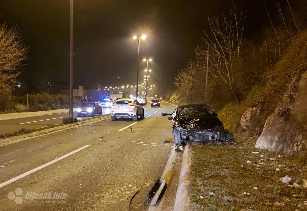 Sudar na Bulevaru: Mercedes završio u suprotnoj traci